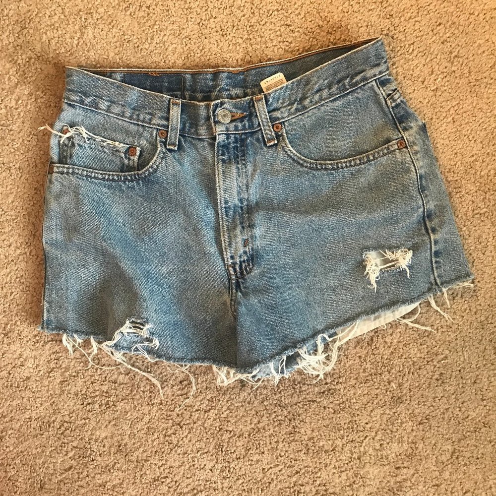 Levi's 550 high waisted distressed shorts